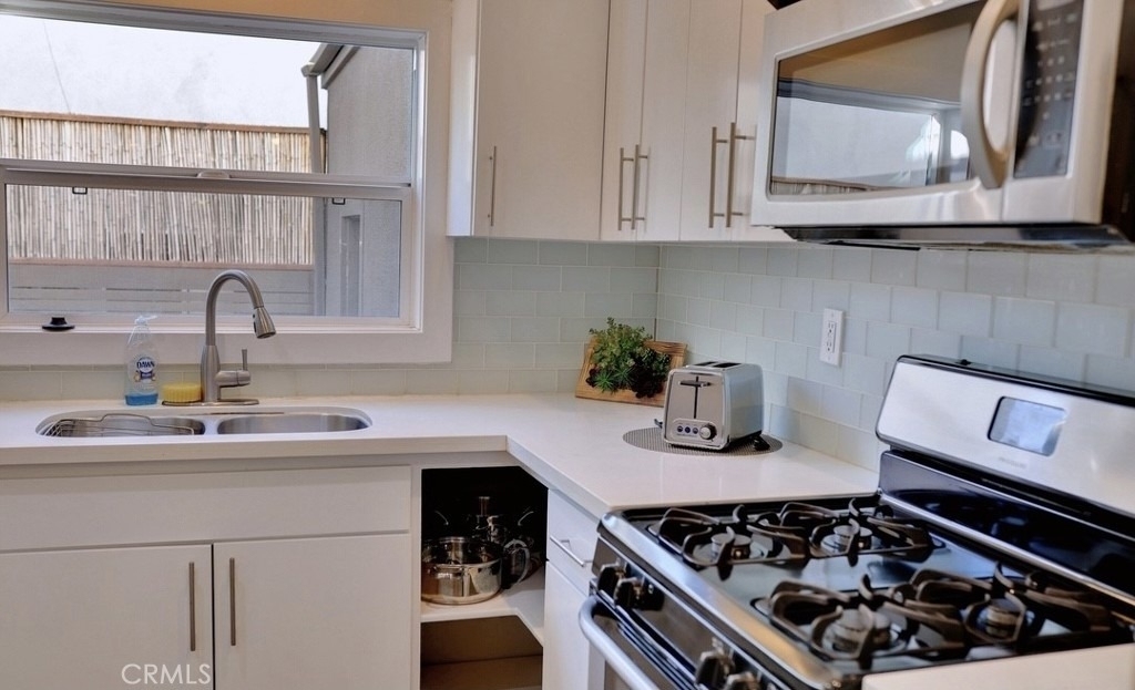 5150 Romaine Street - Photo 8