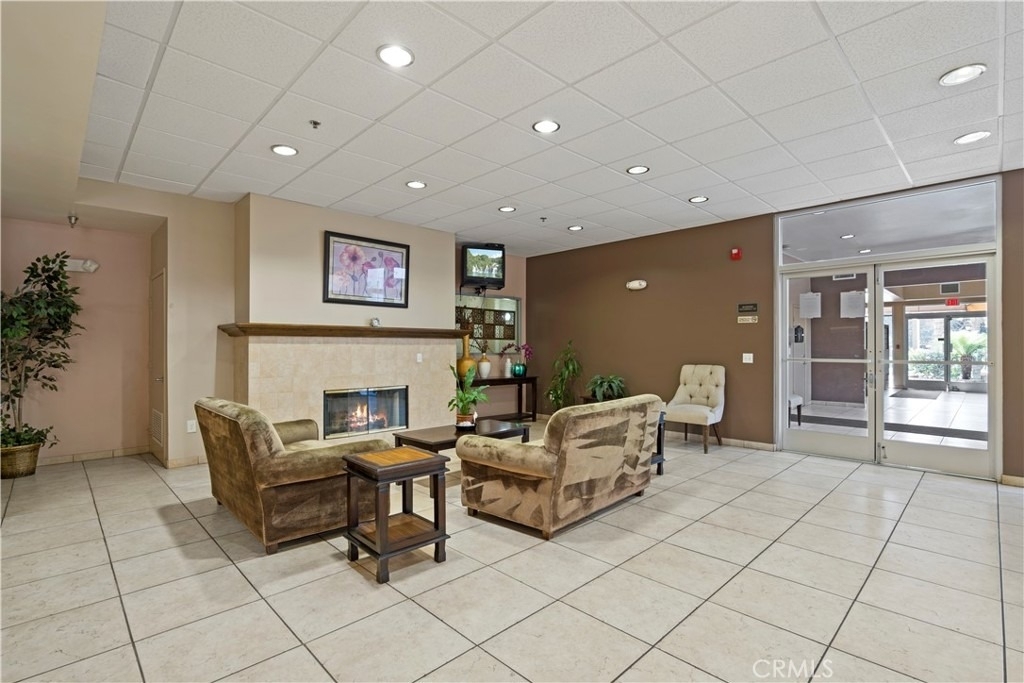 5325 Newcastle Avenue - Photo 22