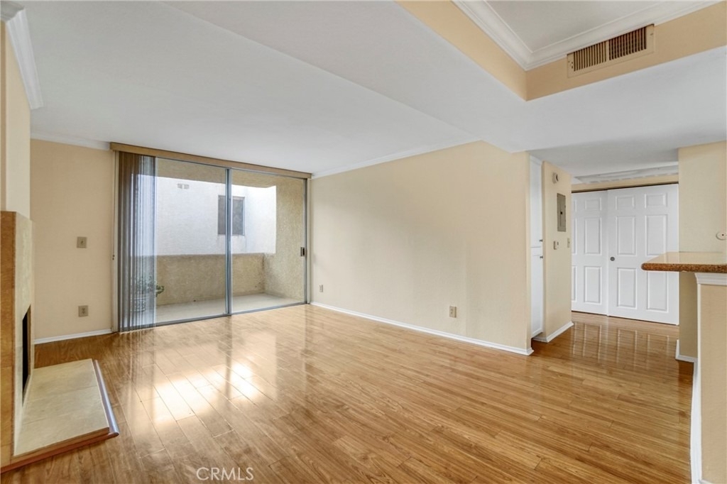 5325 Newcastle Avenue - Photo 2