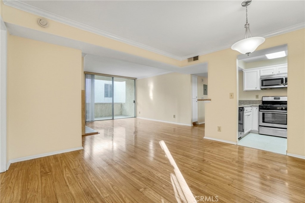 5325 Newcastle Avenue - Photo 0