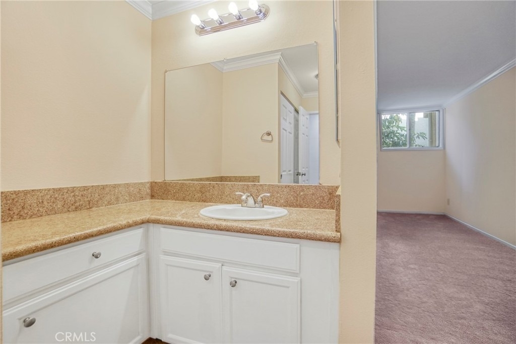 5325 Newcastle Avenue - Photo 14
