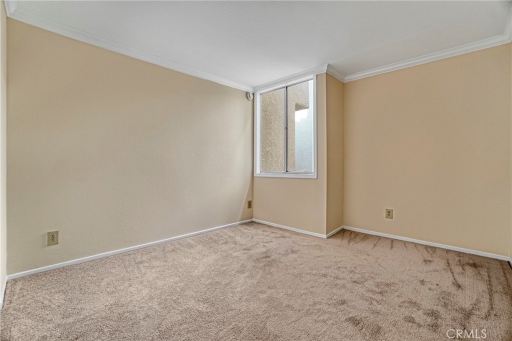 5325 Newcastle Avenue - Photo 9