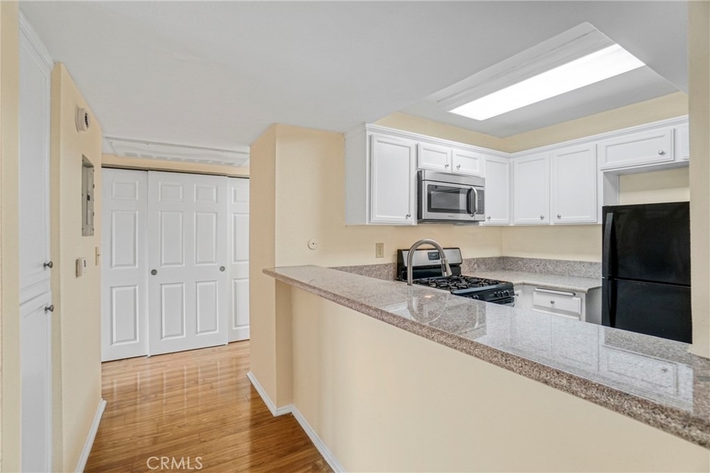 5325 Newcastle Avenue - Photo 16