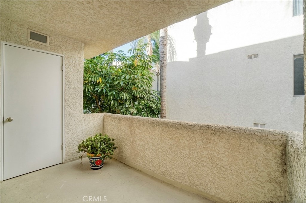 5325 Newcastle Avenue - Photo 7