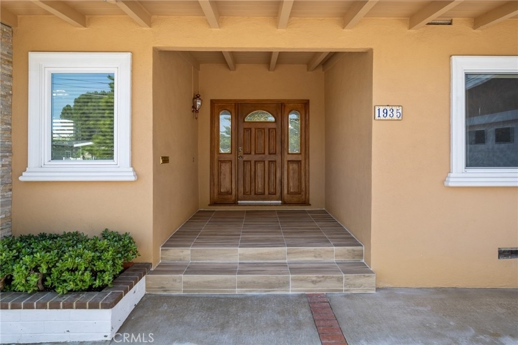 1935 W 1st - Photo 3
