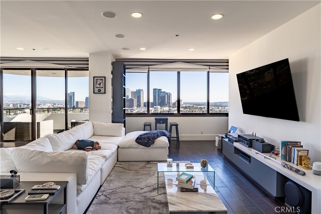 10560 Wilshire Boulevard - Photo 0