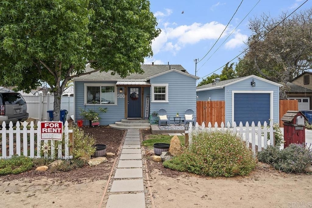 586 Del Mar - Photo 1