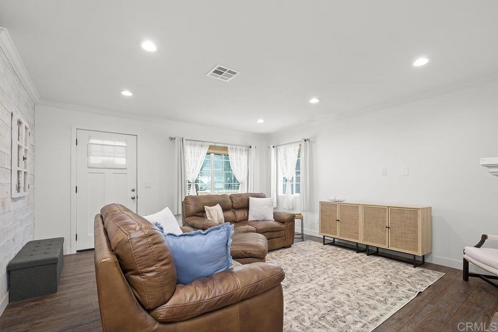 586 Del Mar - Photo 2