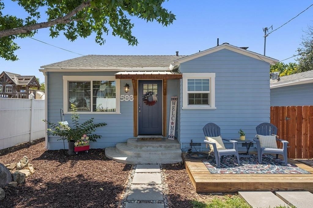 586 Del Mar - Photo 0
