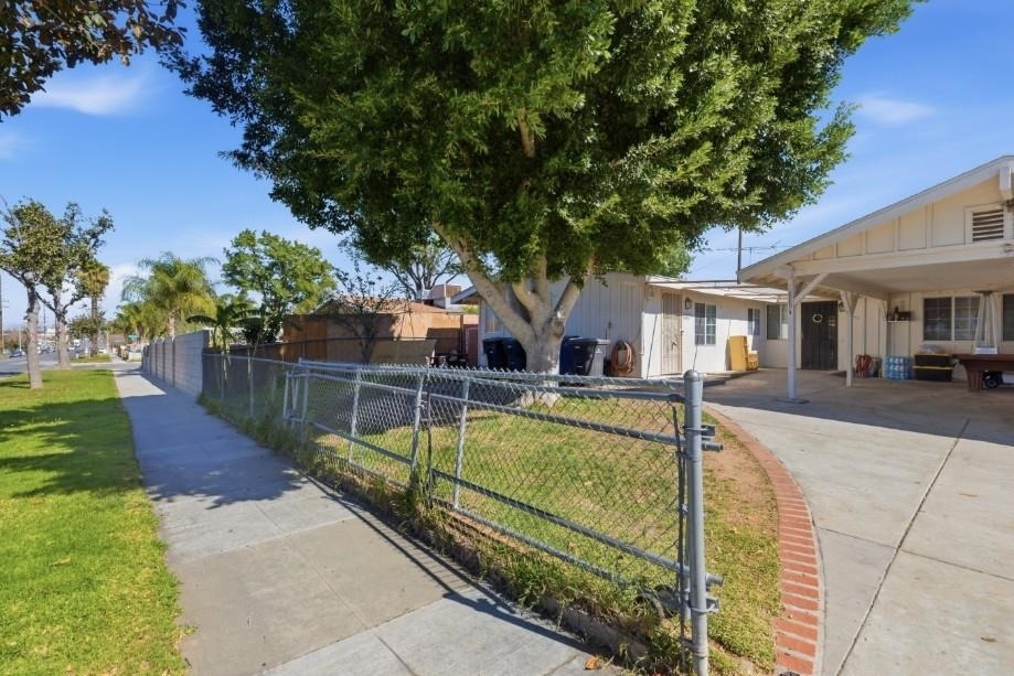 8894 Indiana Avenue - Photo 15