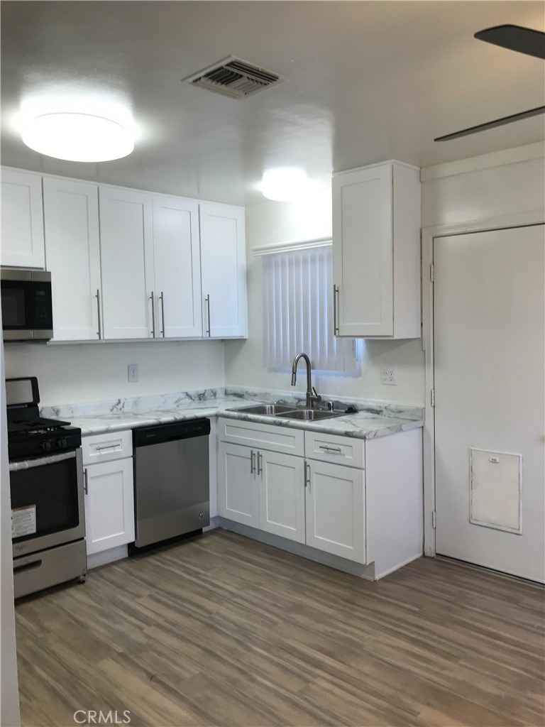 12081 Marigold Avenue - Photo 3