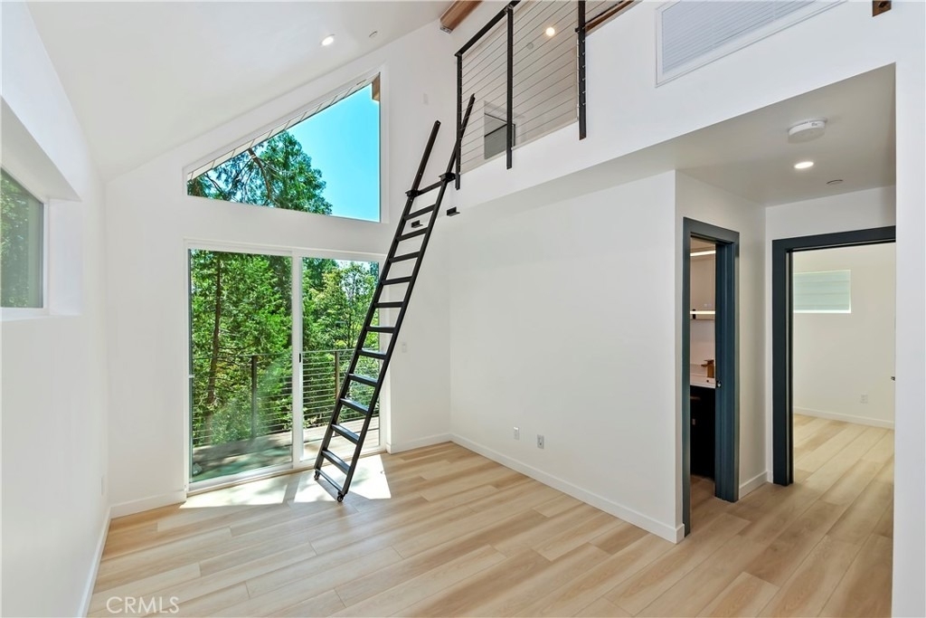 441 Oriole Drive - Photo 0