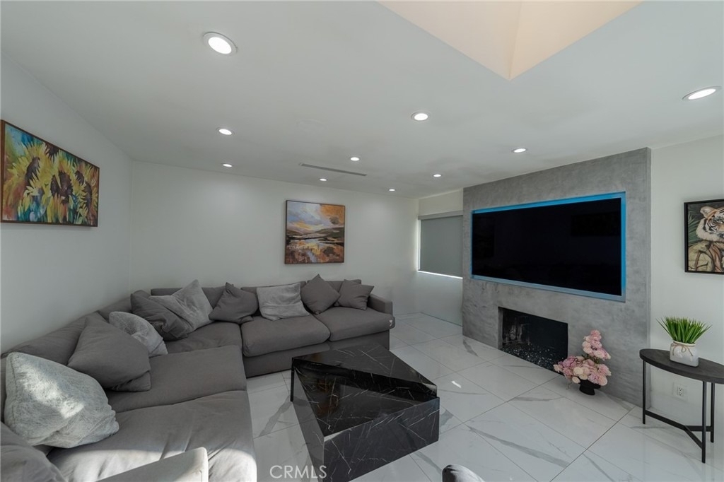 7719 Rhodes - Photo 5