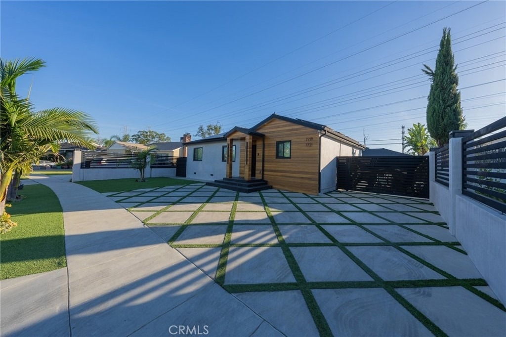 7719 Rhodes - Photo 2