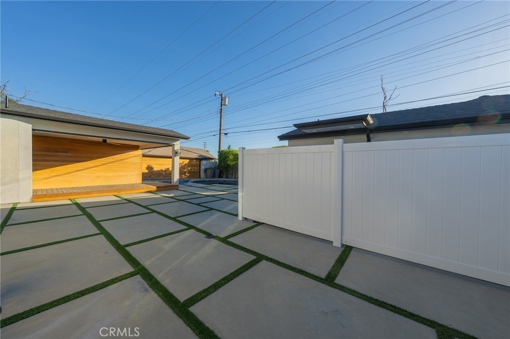 7719 Rhodes - Photo 8