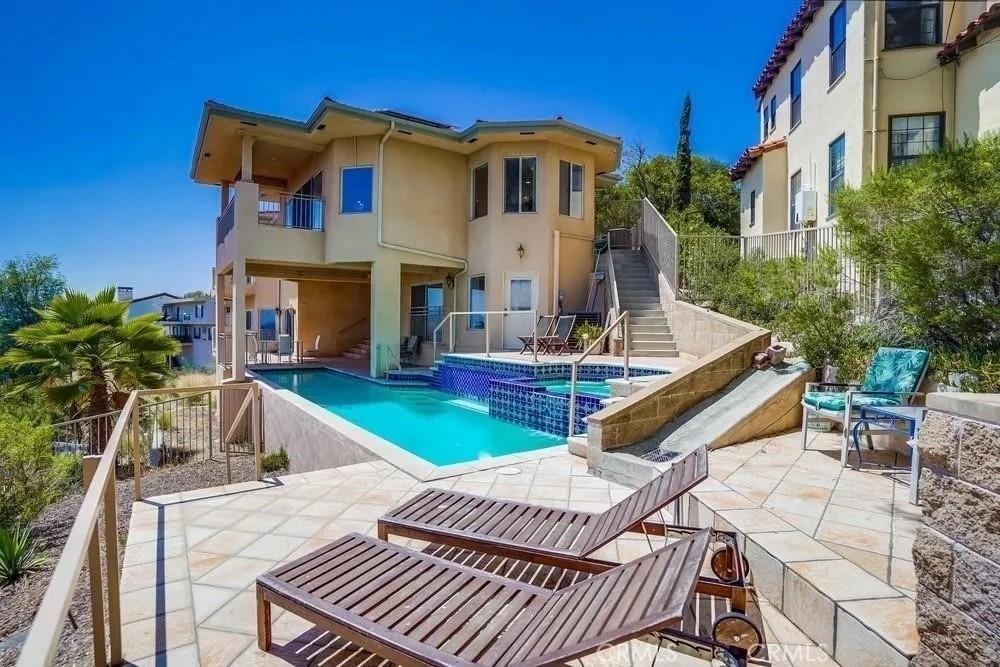 876 Harrington - Photo 2