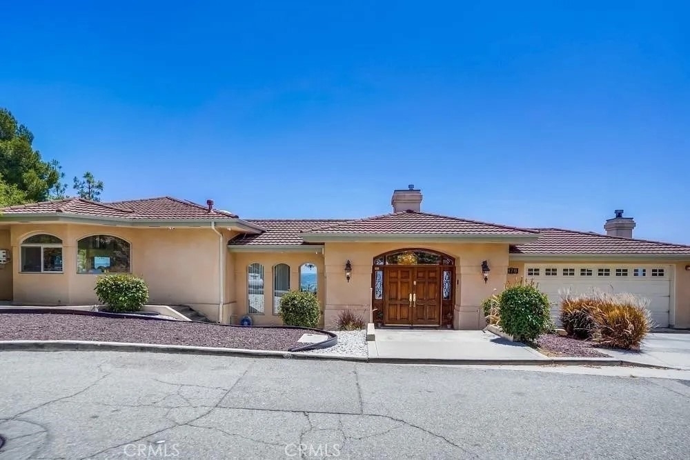 876 Harrington - Photo 0