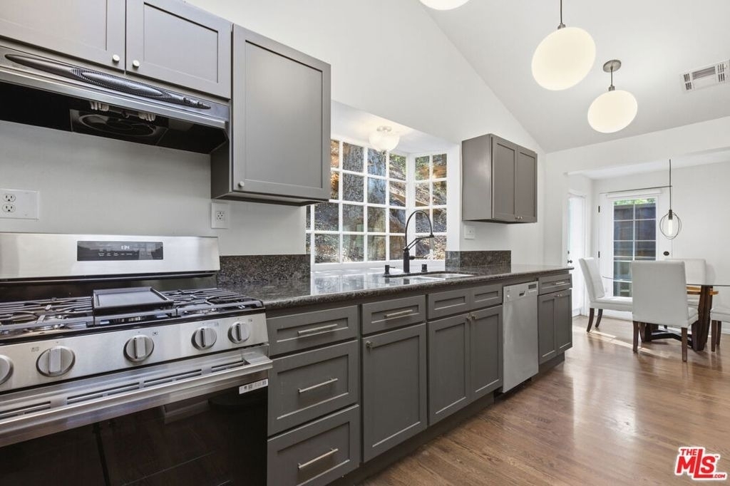 9820 Yoakum Drive - Photo 4