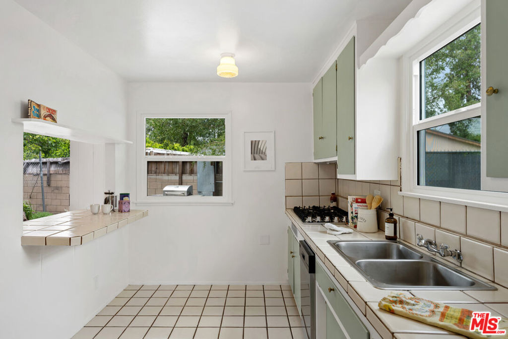 22736 Cantlay Street - Photo 13