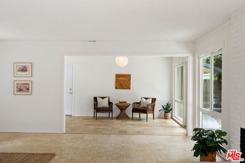 22736 Cantlay Street - Photo 2