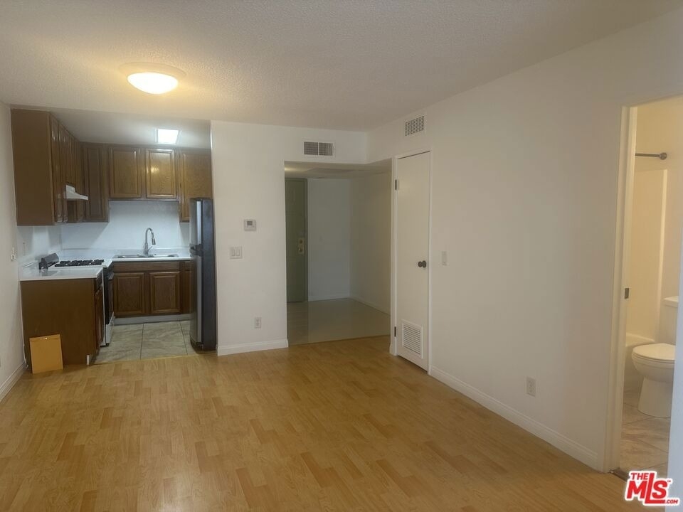 955 S Normandie Avenue - Photo 15