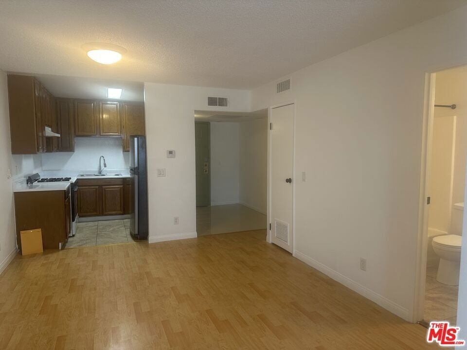 955 S Normandie Avenue - Photo 3