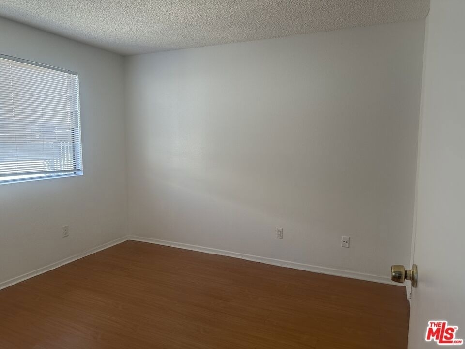 955 S Normandie Avenue - Photo 8