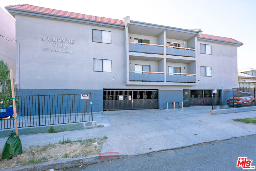 955 S Normandie Avenue - Photo 11