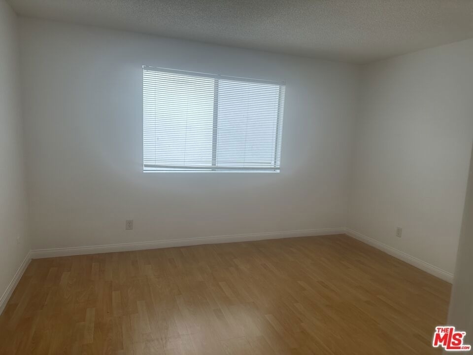 955 S Normandie Avenue - Photo 2