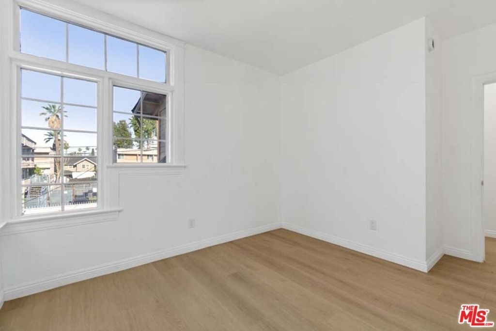 1125 S Lake Street - Photo 8