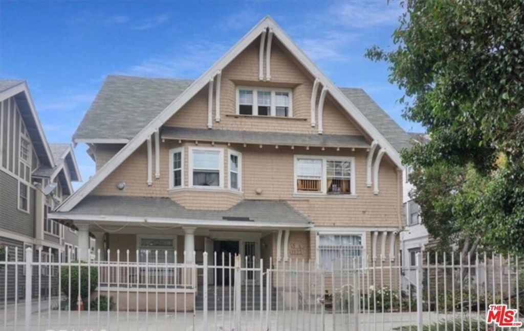 1125 S Lake Street - Photo 0