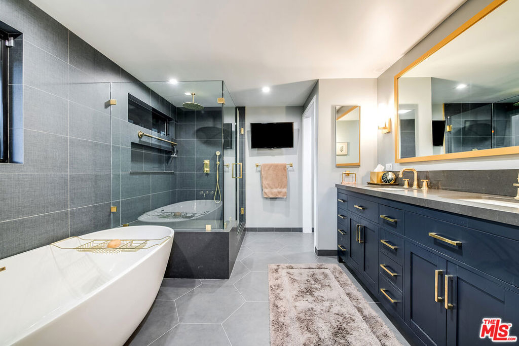 4635 Clybourn Avenue - Photo 47