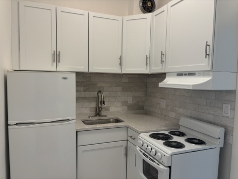 925 Beacon St - Photo 0