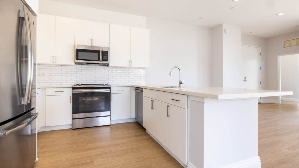 612 S. Flower Street - Photo 8