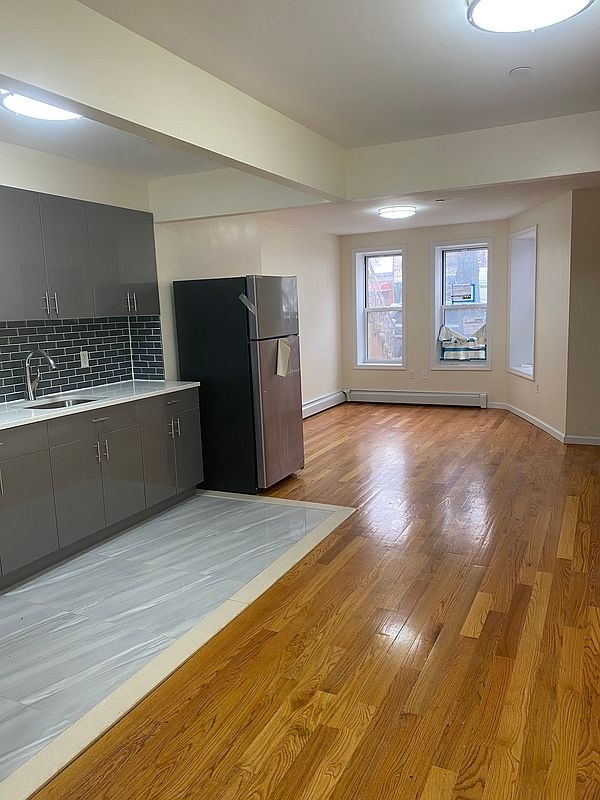 6th Avenue - Photo 1