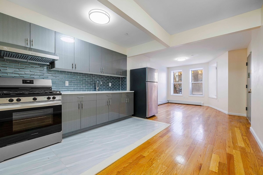 6th Avenue - Photo 2