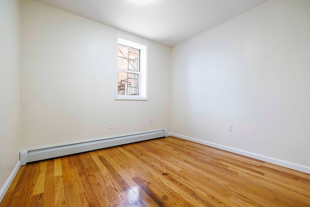 6th Avenue - Photo 5