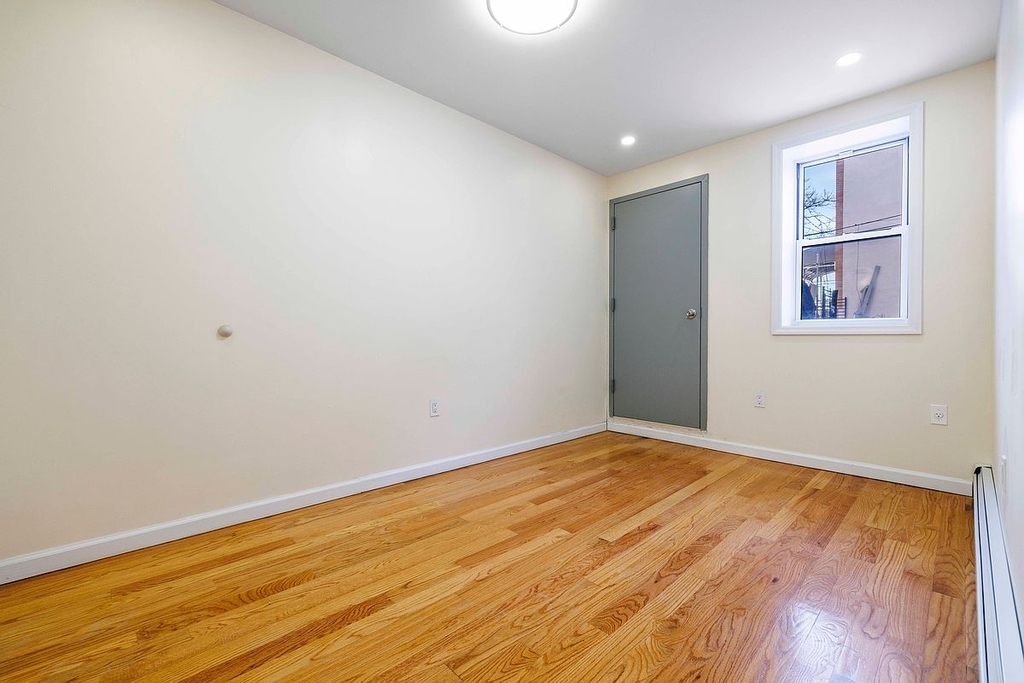 6th Avenue - Photo 6