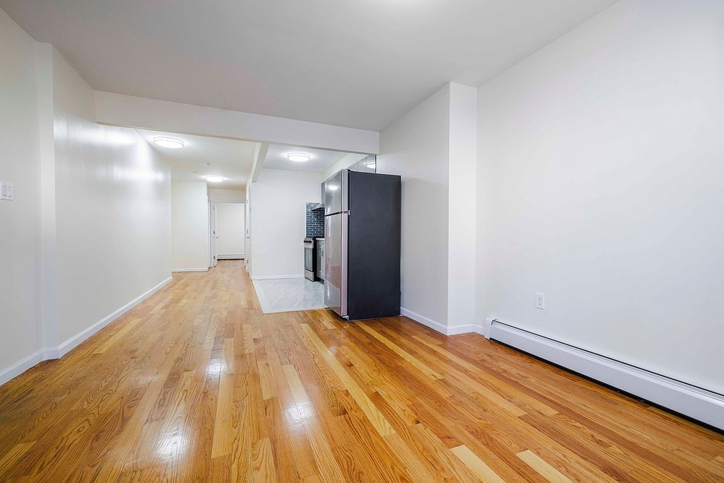 6th Avenue - Photo 3