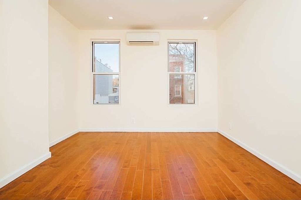218 21st Street - Photo 0