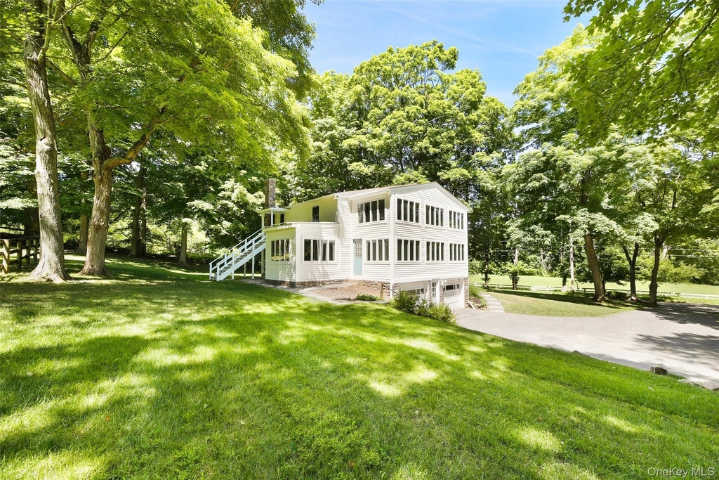 4 Quaker Road - Photo 1