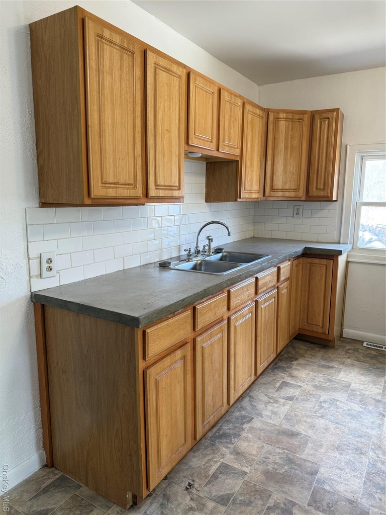 657 Eatontown Road - Photo 3