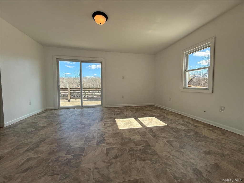 657 Eatontown Road - Photo 2