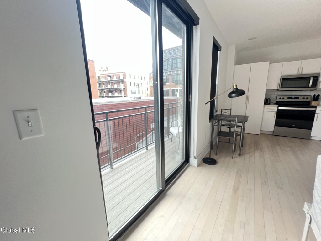 385 Broadway - Photo 8