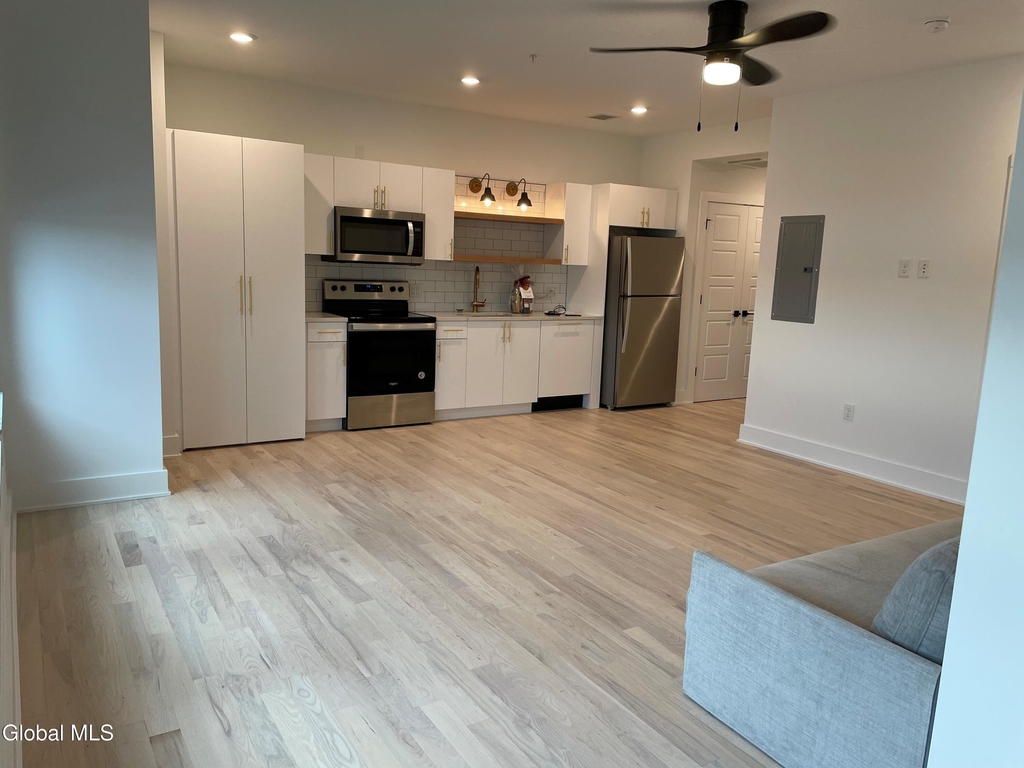 385 Broadway - Photo 1