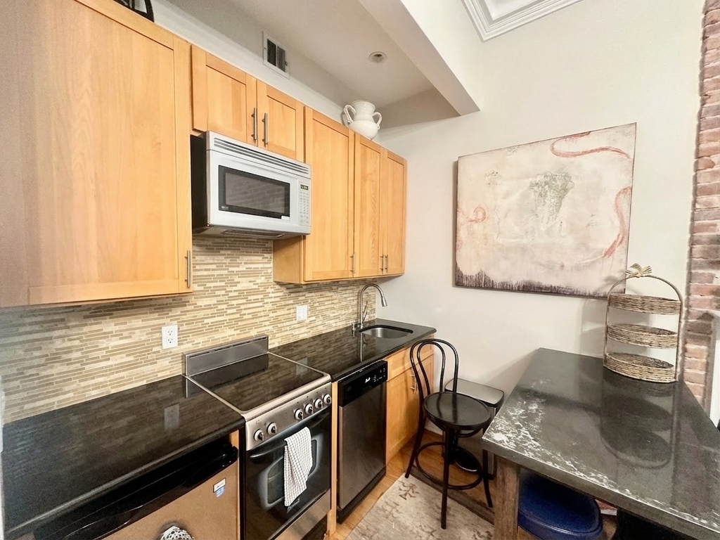 1298 Madison Avenue - Photo 4