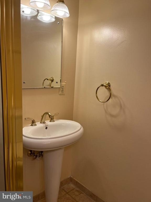 147 East Street Ne - Photo 5