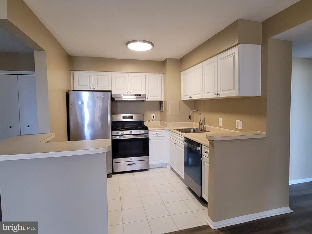 8 S Van Dorn Street - Photo 5