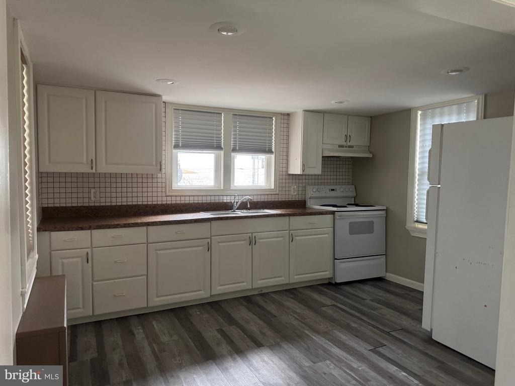 21 W Maple Street - Photo 1