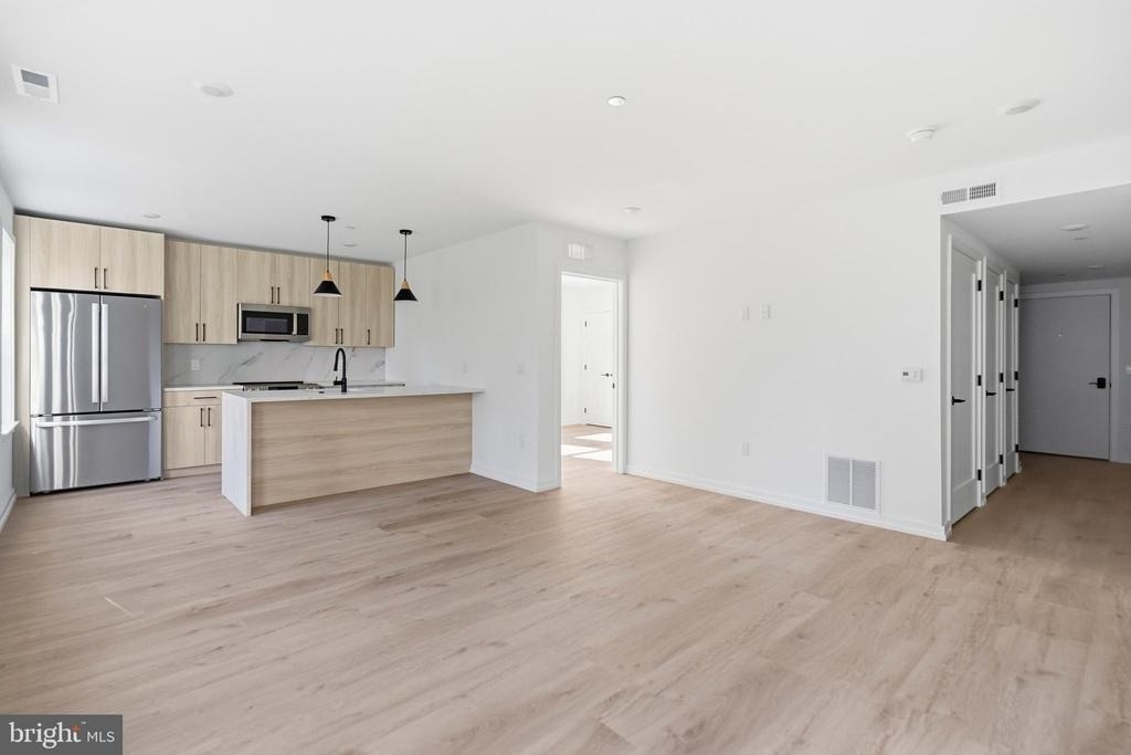 208 Vine Street - Photo 3
